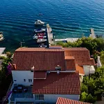 Appartamento Beachfront With 1 Bedroom And Terrace Supetarska Draga