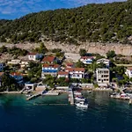 Beachfront With 1 Bedroom And Terrace *
