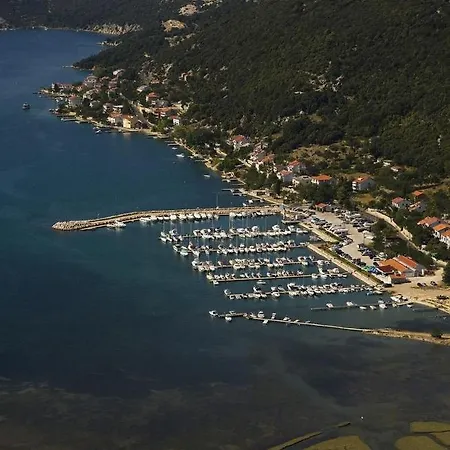 Beachfront With 1 Bedroom And Terrace Supetarska Draga