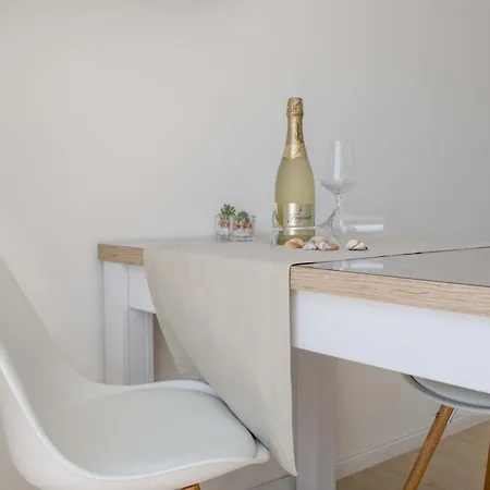 Daire Beachfront With 1 Bedroom And Terrace *
