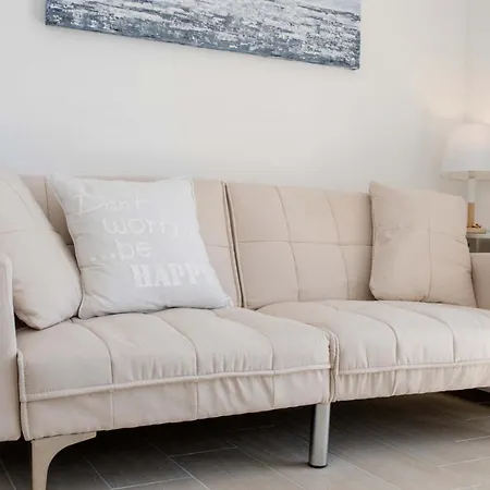 Apartament Beachfront With 1 Bedroom And Terrace *