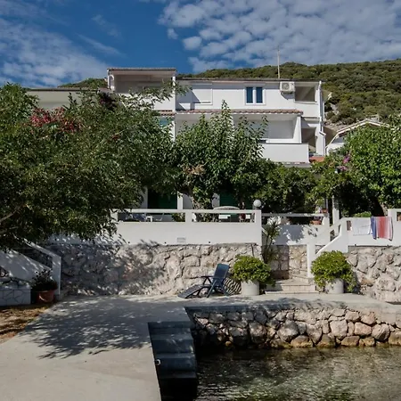 Beachfront With 1 Bedroom And Terrace Lejlighed *
