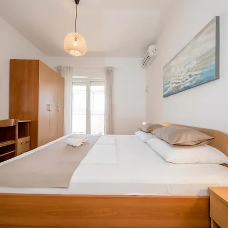 Daire Beachfront With 1 Bedroom And Terrace