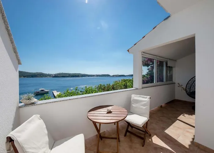 Beachfront With 1 Bedroom And Terrace * Supetarska Draga