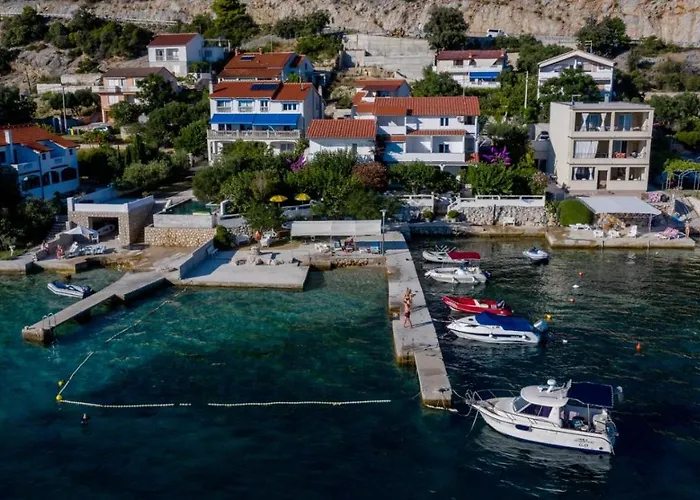 Beachfront With 1 Bedroom And Terrace *