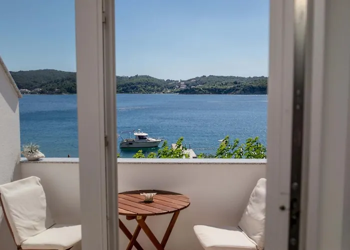Apartamento Beachfront With 1 Bedroom And Terrace