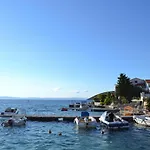 Beachfront With 1 Bedroom And Terrace *