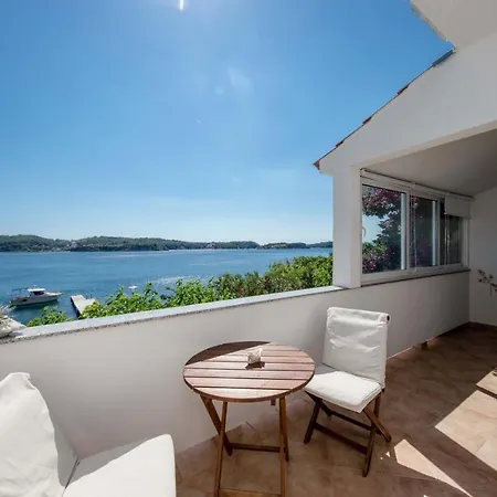 Beachfront With 1 Bedroom And Terrace * Supetarska Draga