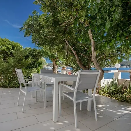 Beachfront With 1 Bedroom And Terrace Apartment