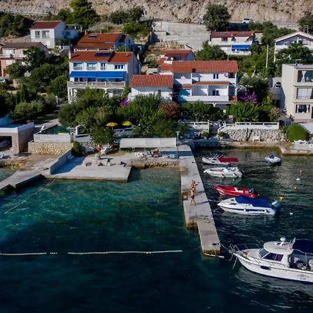 Beachfront With 1 Bedroom And Terrace *