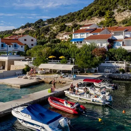 Beachfront With 1 Bedroom And Terrace Apartment Supetarska Draga