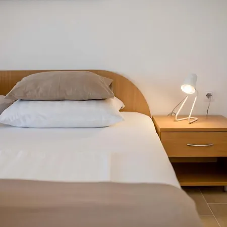 Beachfront With 1 Bedroom And Terrace *