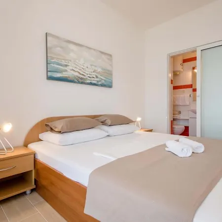 Apartment Beachfront With 1 Bedroom And Terrace *