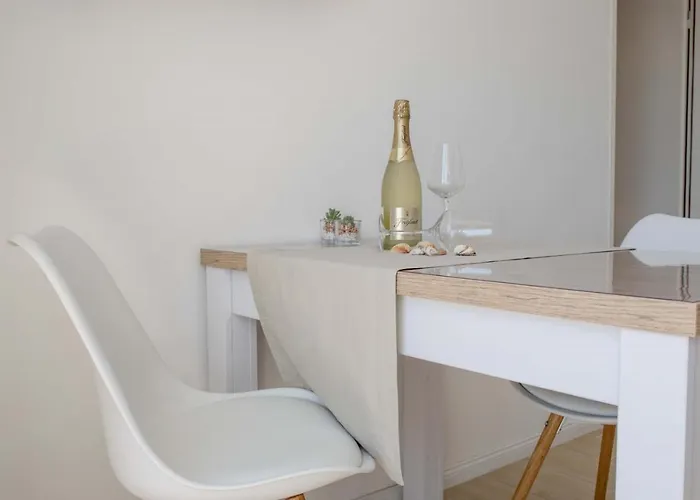 Appartement Beachfront With 1 Bedroom And Terrace *