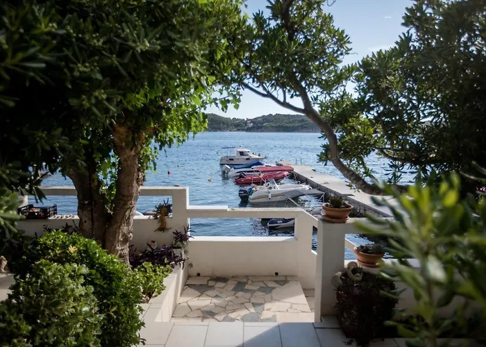 Beachfront With 1 Bedroom And Terrace * Supetarska Draga